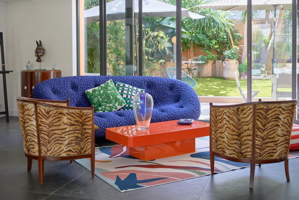 Photographie immobilière du salon d’une maison de ville à Toulon avec jardin et proche plage du Mourillon