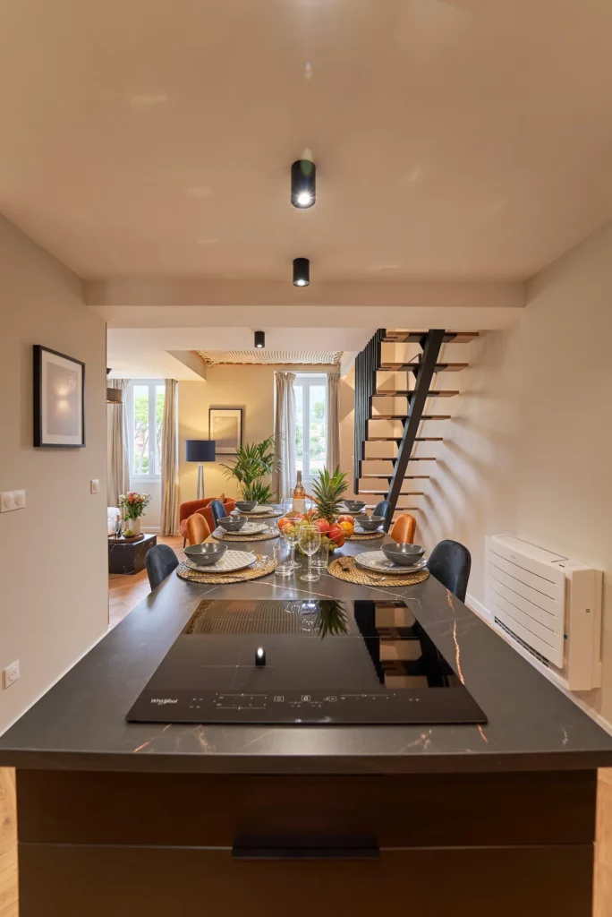 Appartement en duplex type 4 à Saint-Roch, Toulon – Vue intérieure lumineuse mettant en valeur les volumes et l’agencement de l’espace.